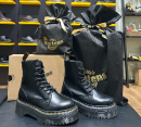 この冬オススメ人気定番アイテムのご紹介！［ Dr.Martens］